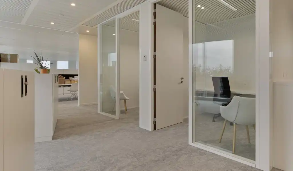 Kantoorverdiep te huur in Kowala Business Center in Gent foto 6