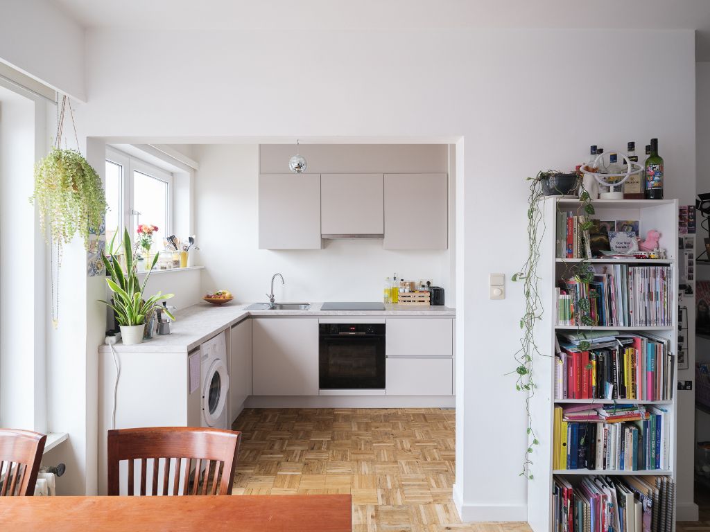 Karaktervol dakappartement met 2 slaapkamers op een gegeerde centrumlocatie foto {{pictureIndex}}