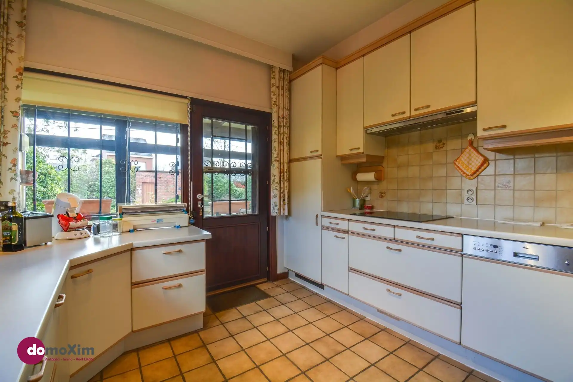 Statige villa met 3 slaapkamers op een ruim perceel in Hever foto 9