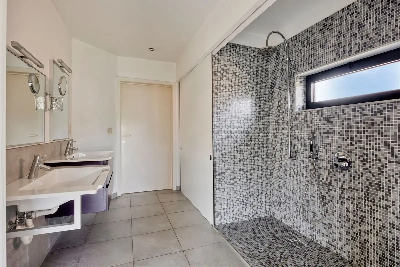 Exclusieve villa met lift, 3 slaapkamers, 3 badkamers en uitzonderlijke toegankelijkheid foto 25