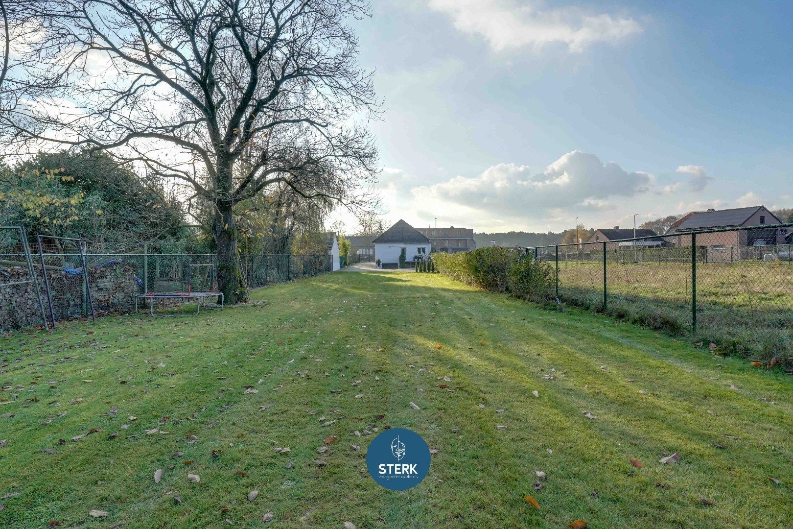 GELIJKVLOERSE WONING MET 4 SLPKS, 2 BADKAMERS EN GROTE TUIN TE ZUTENDAAL !  foto 3