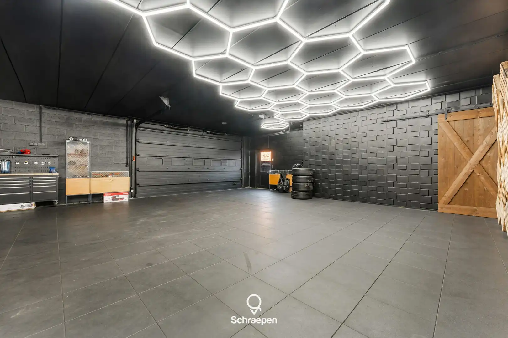 Uitstekend gelegen handelspand (305 m²) met véél parkeergelegenheid/buitenruimte te Zonhoven! foto 7