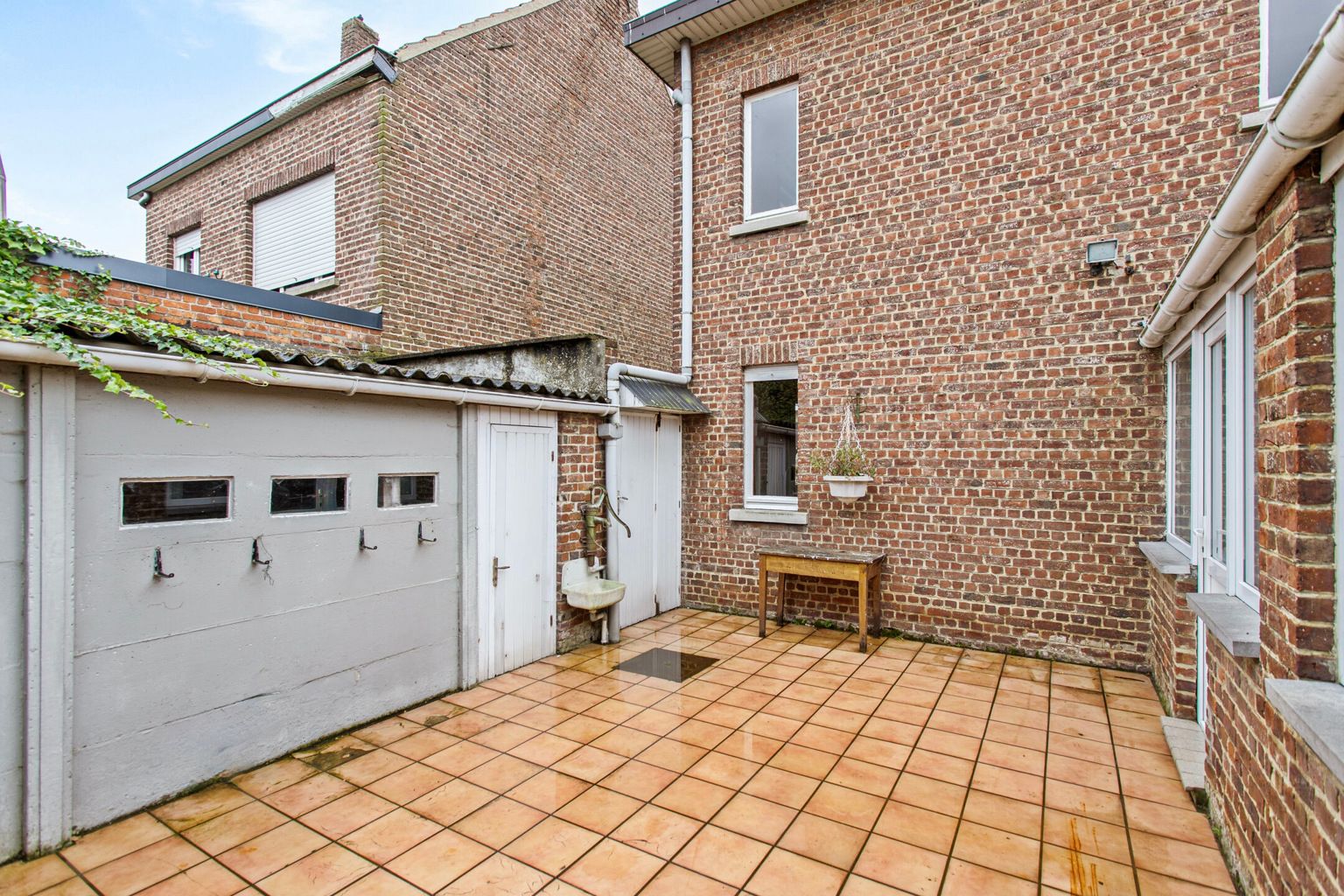 DEGELIJKE,  TE RENOVEREN WONING MET TUIN IN VERTRIJK foto 29