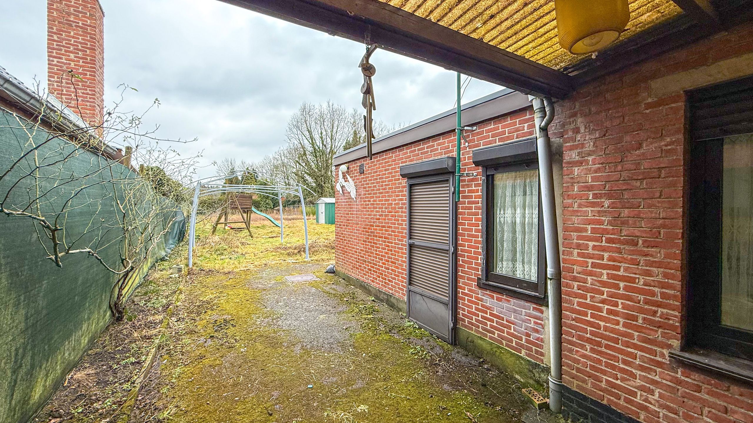 Ruime woning met dubbele garage en ZW gerichte tuin! foto 24
