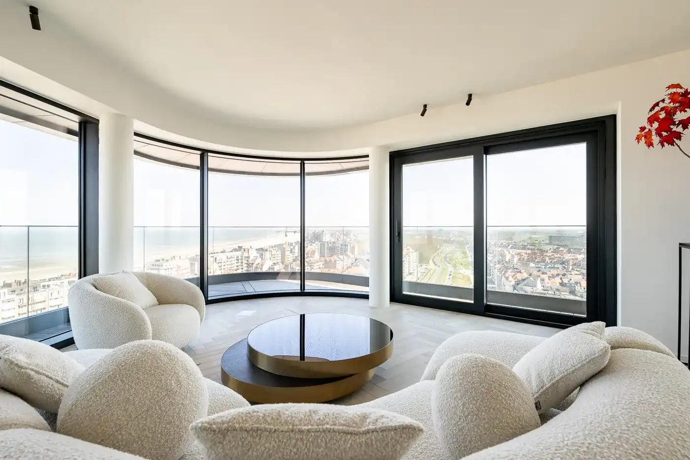 Fenomenaal afgewerkt hoek-appartement op de 15de verdieping van de Heldentoren met zicht op Zee, Knokke en omstreken. foto 2