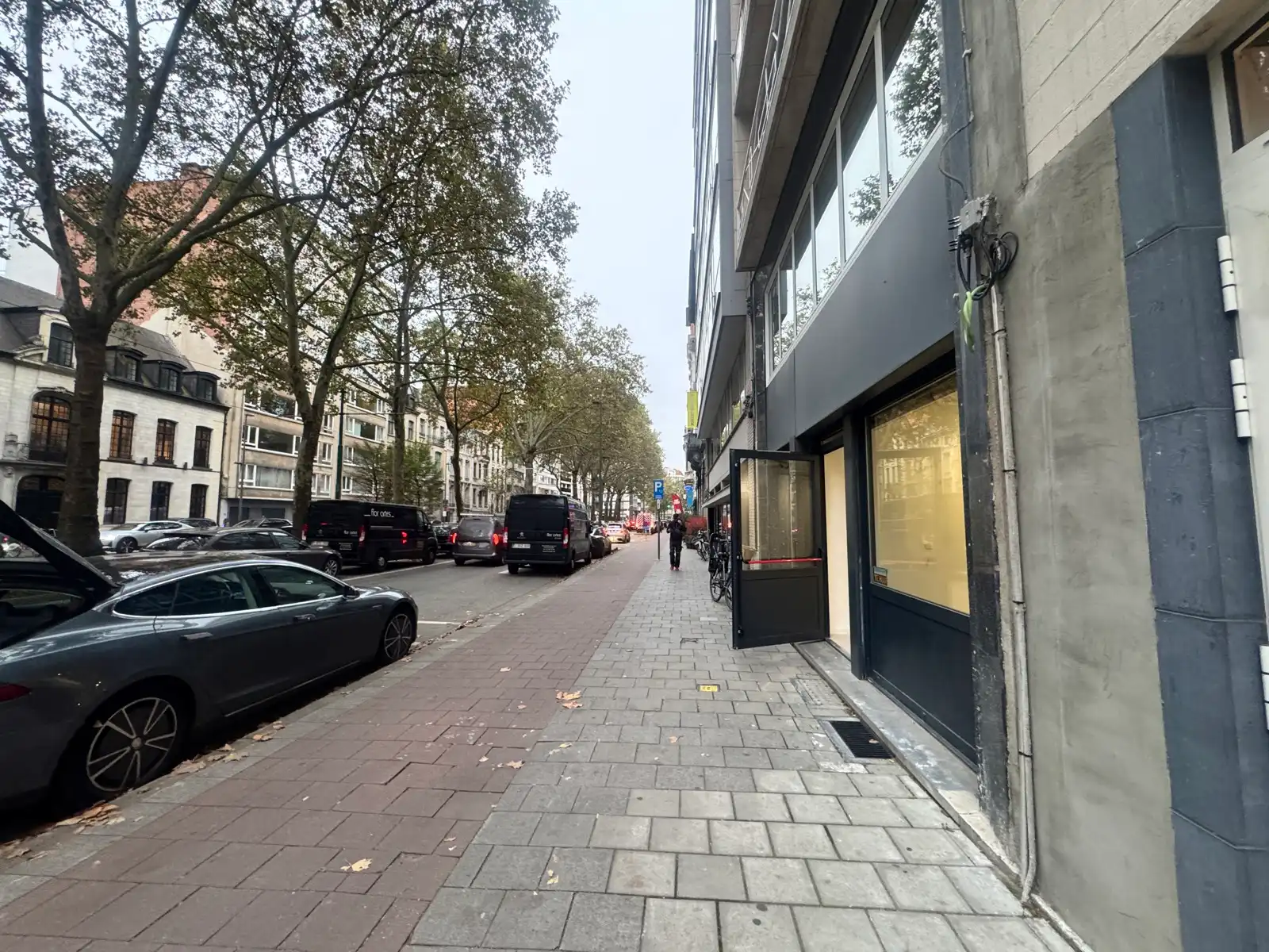 Te Huur: Instapklare winkelruimte met etalage in Antwerpen foto 7