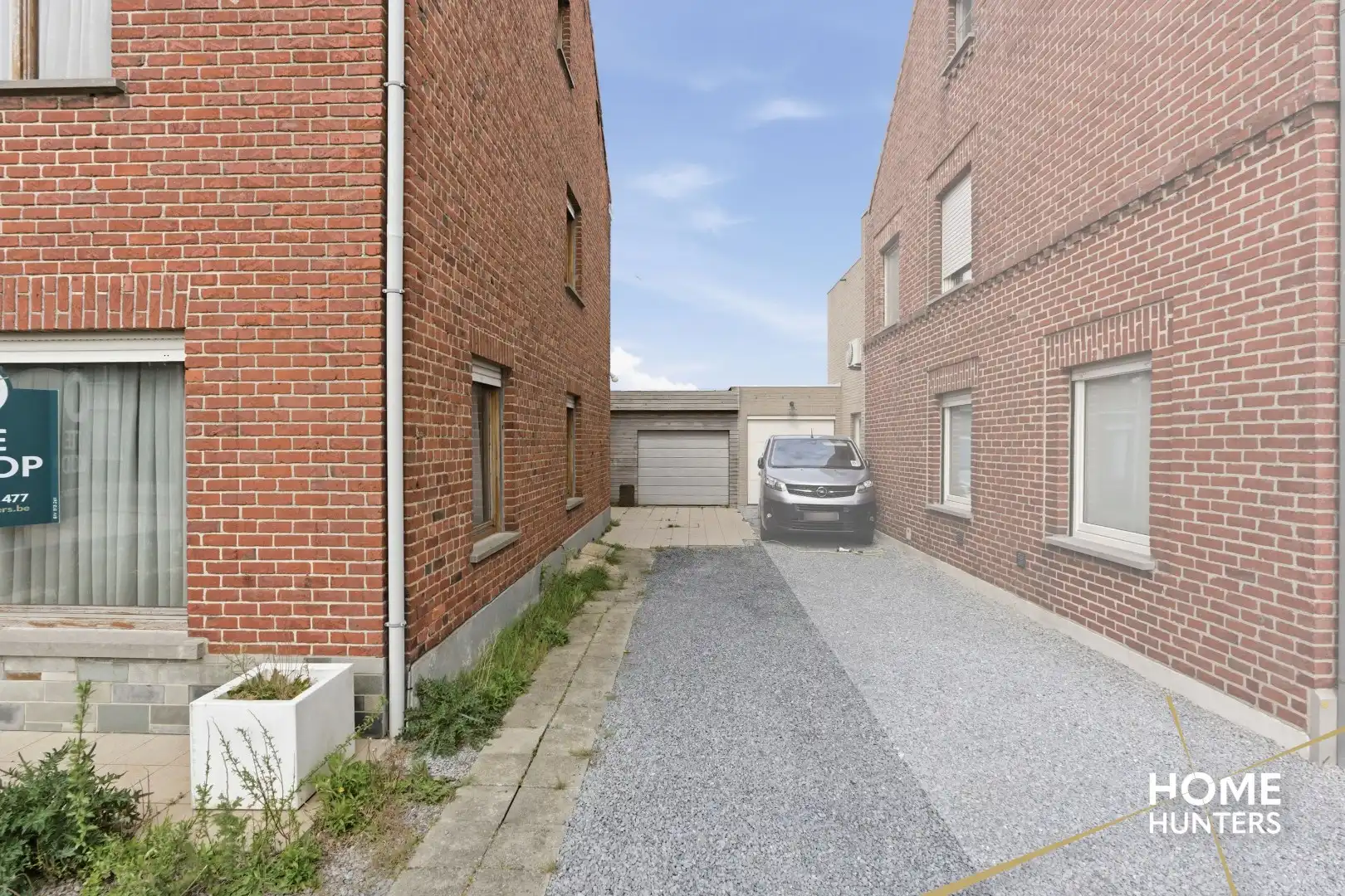 Halfopen te renoveren woning met 4 slaapkamers, ruime tuin en garage op gunstige locatie te Ieper foto 27