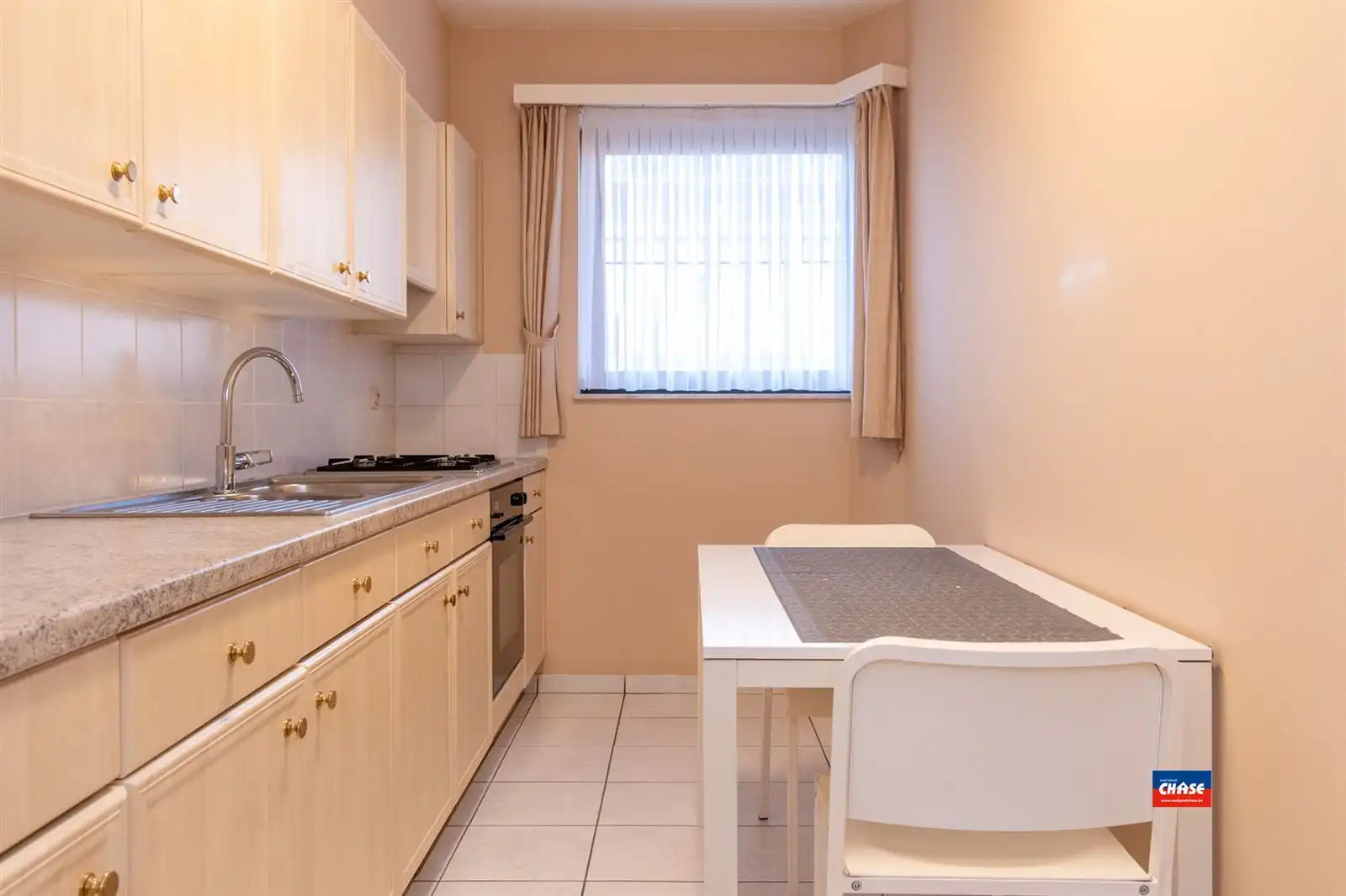 Verzorgd appartement met garagebox in rustige omgeving foto 4