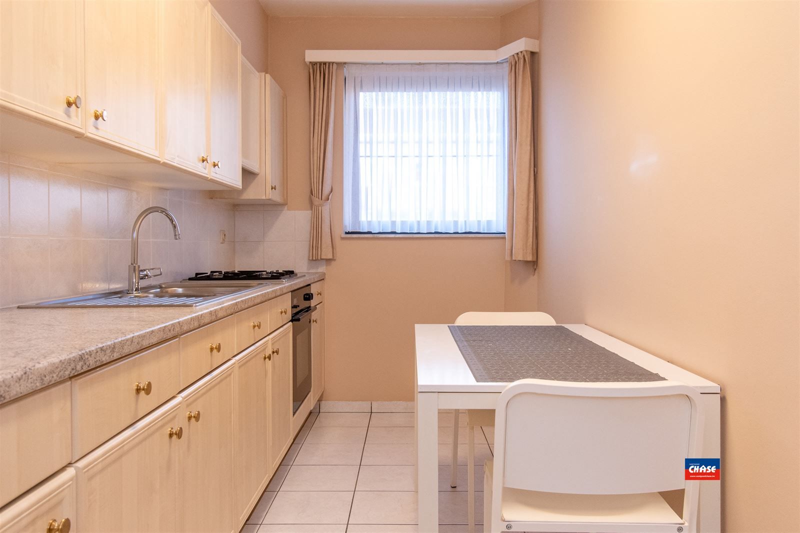 Verzorgd appartement met garagebox in rustige omgeving foto 4