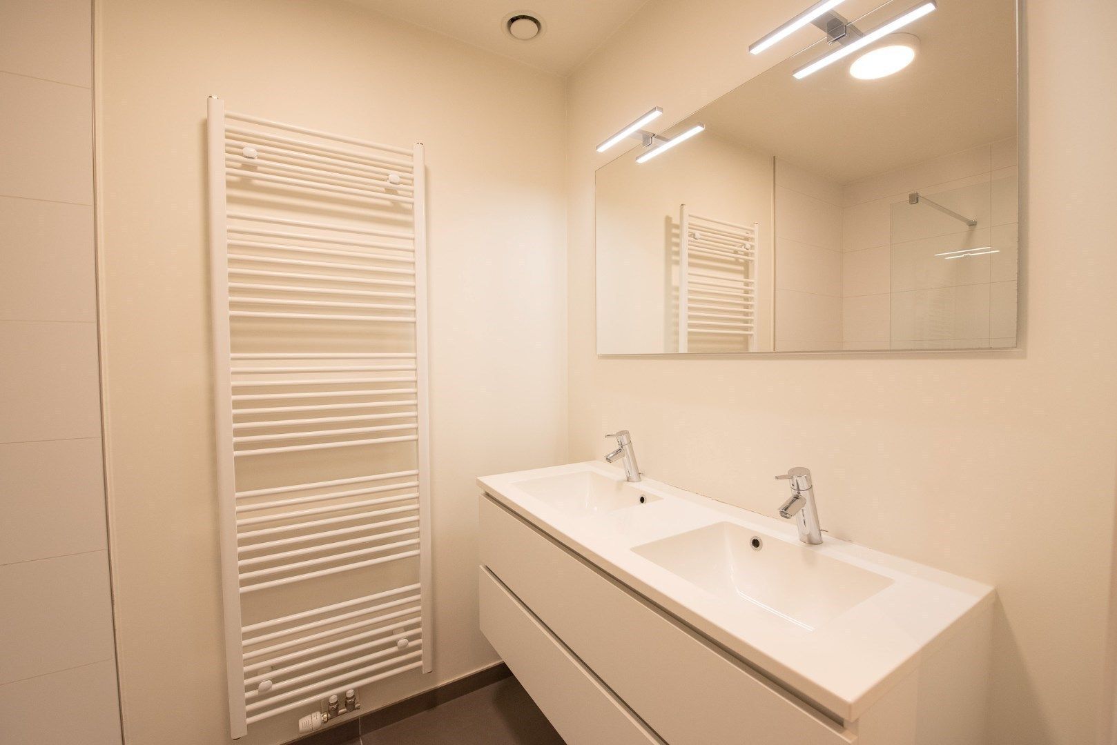 Instapklaar, luxueus, recent appartement in Park De Borchgrave te Olsene foto 11