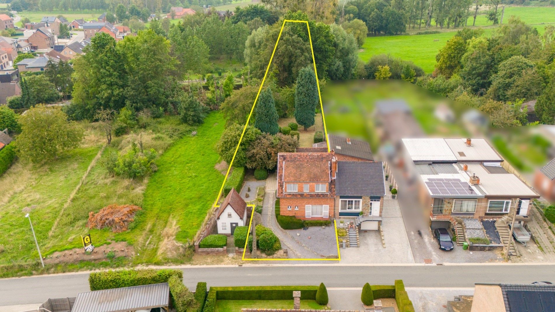 Te renoveren halfvrijstaande woning met bijzonder ruime en weelderige tuin op 10a 82ca foto 2