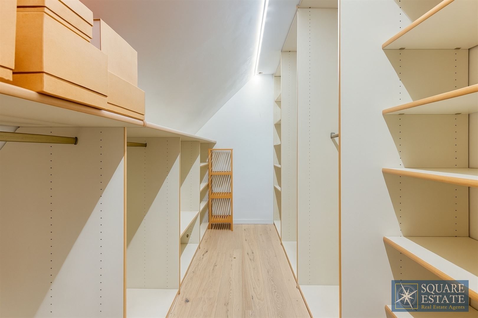 Wemmel, ruime en volledig gerenoveerde villa met 4 slaapkamers. foto 12