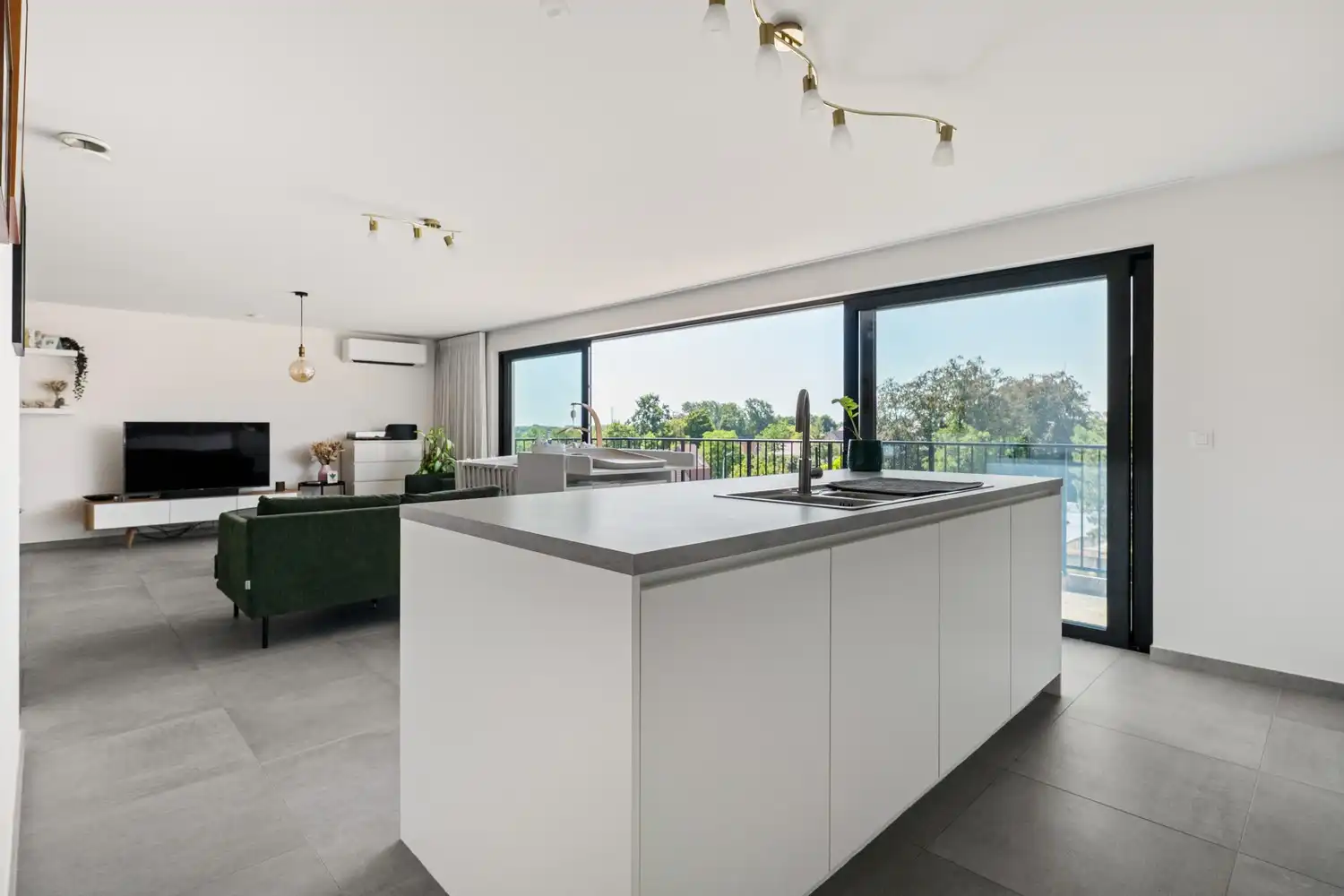 Moderne penthouse met 2 slpkrs, terras en autostaanplaats in centrum Onze-Lieve-Vrouw-Waver foto 9