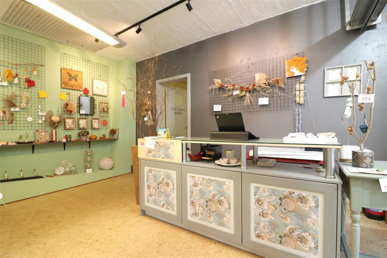 handelszaak met hoge zichtbaarheid en mooie etalage  foto 13
