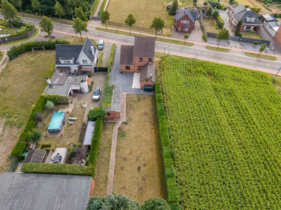 Vrijstaande woning met 3slk op 22a40ca op strategische ligging foto 36