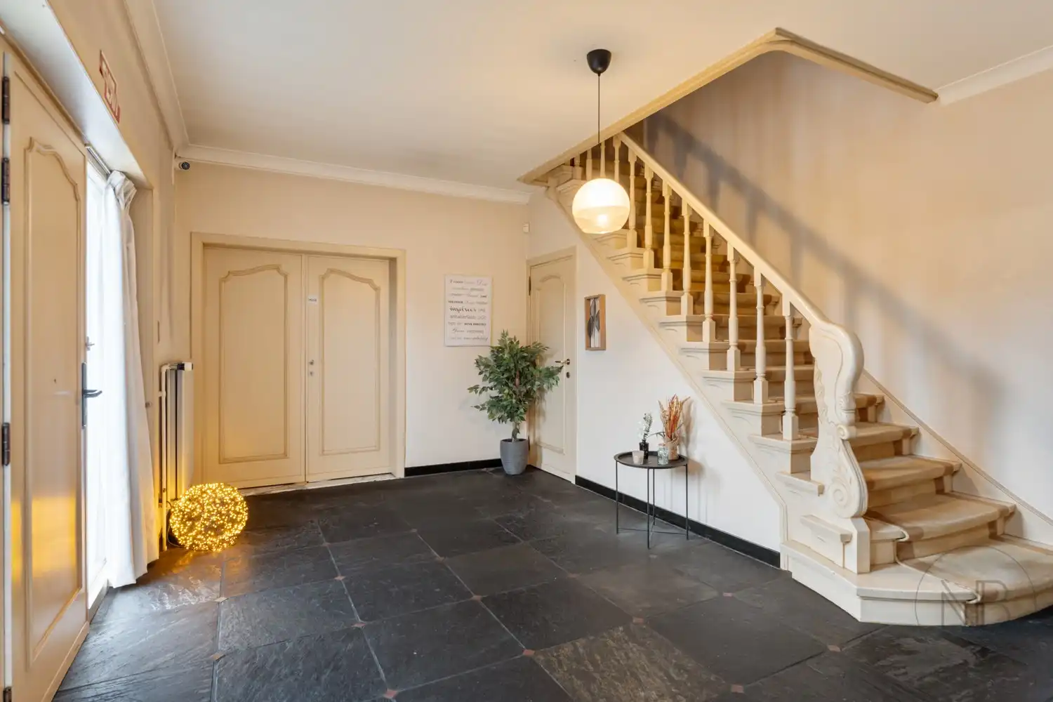 Klassieke villa met 5 slaapkamers ( momenteel met handelshuurovereenkomst) foto 7