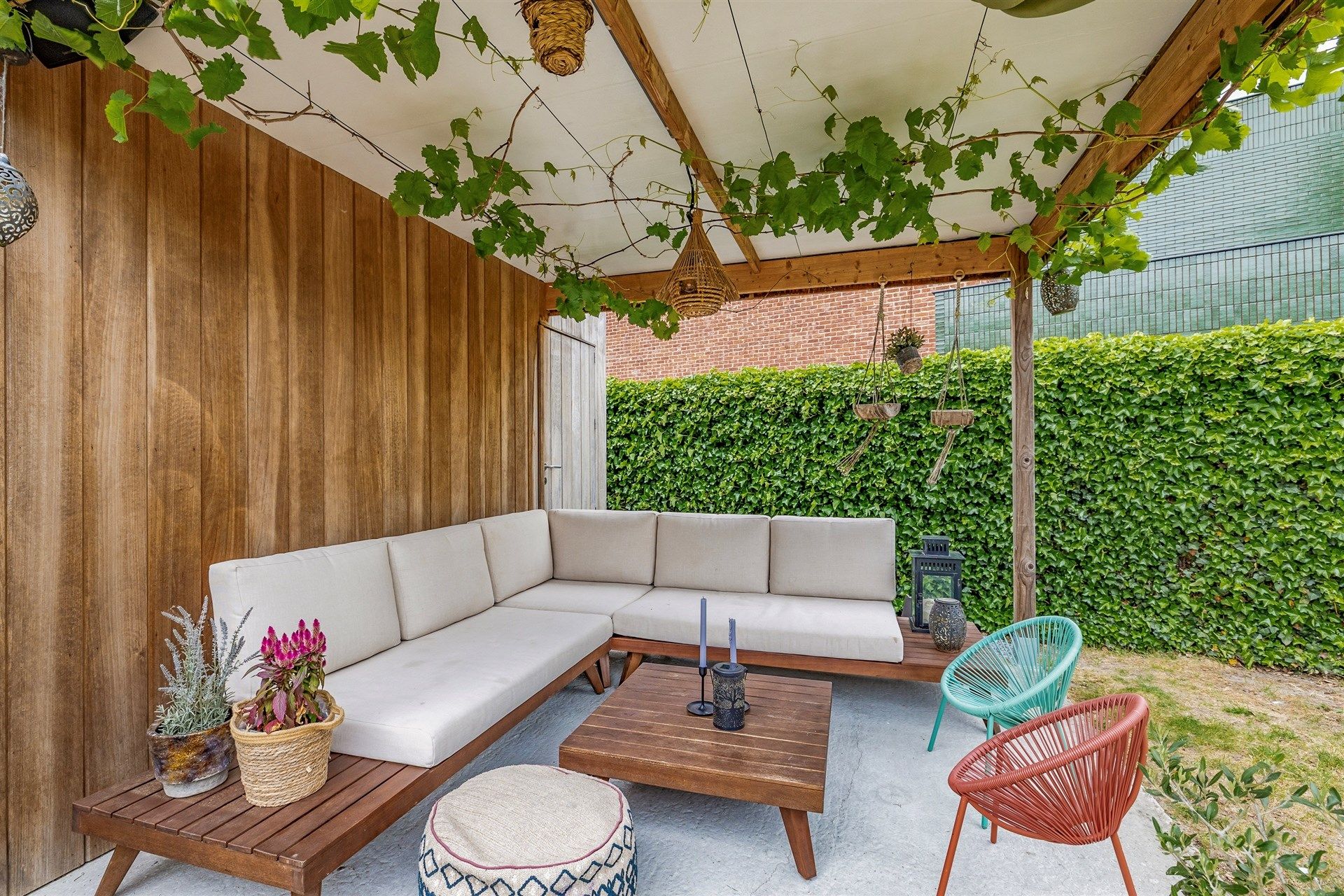 Subliem afgewerkte woning met tuin op topligging foto 27