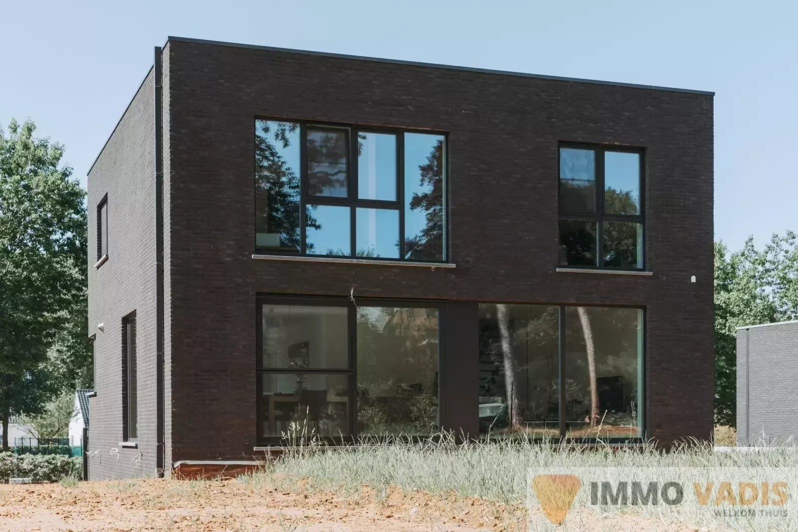grond met nieuwbouwwoning foto {{pictureIndex}}