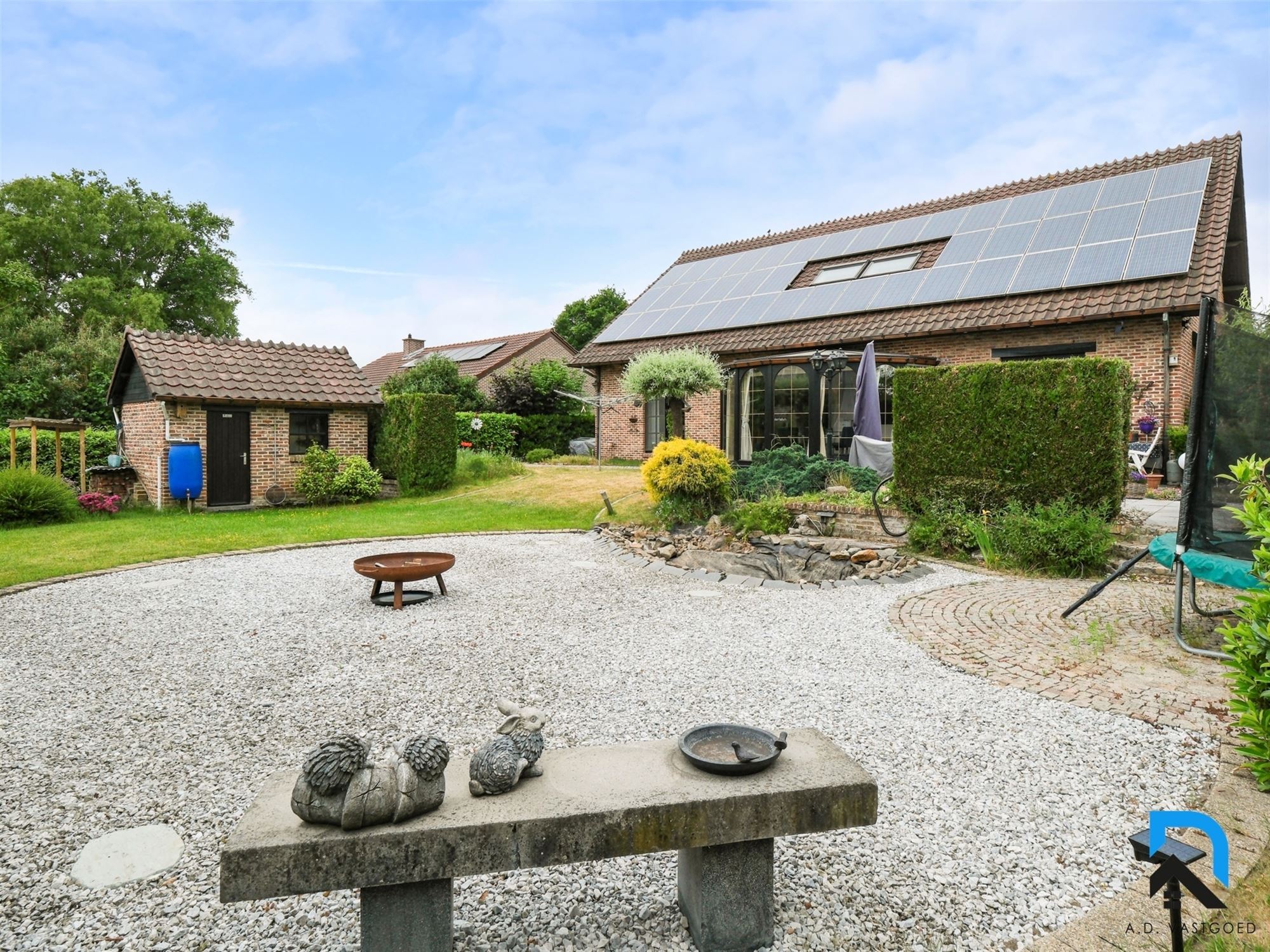 Ruime woning met 5 slaapkamers op toplocatie foto {{pictureIndex}}