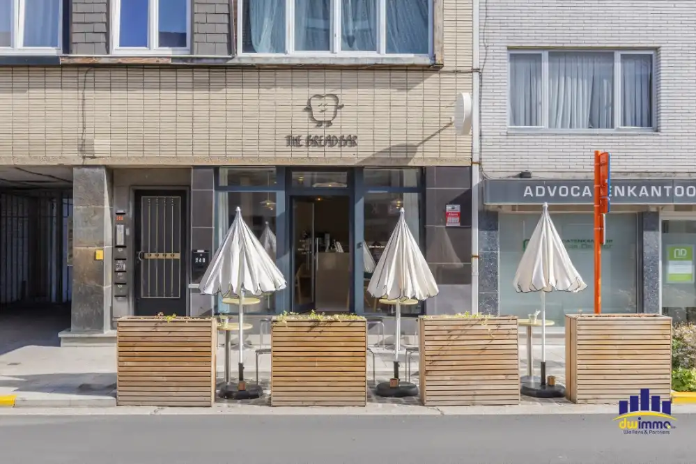 Hippe lunchplek met zonnig terras, volledig uitgerust handelspand over te nemen in Gent foto 3