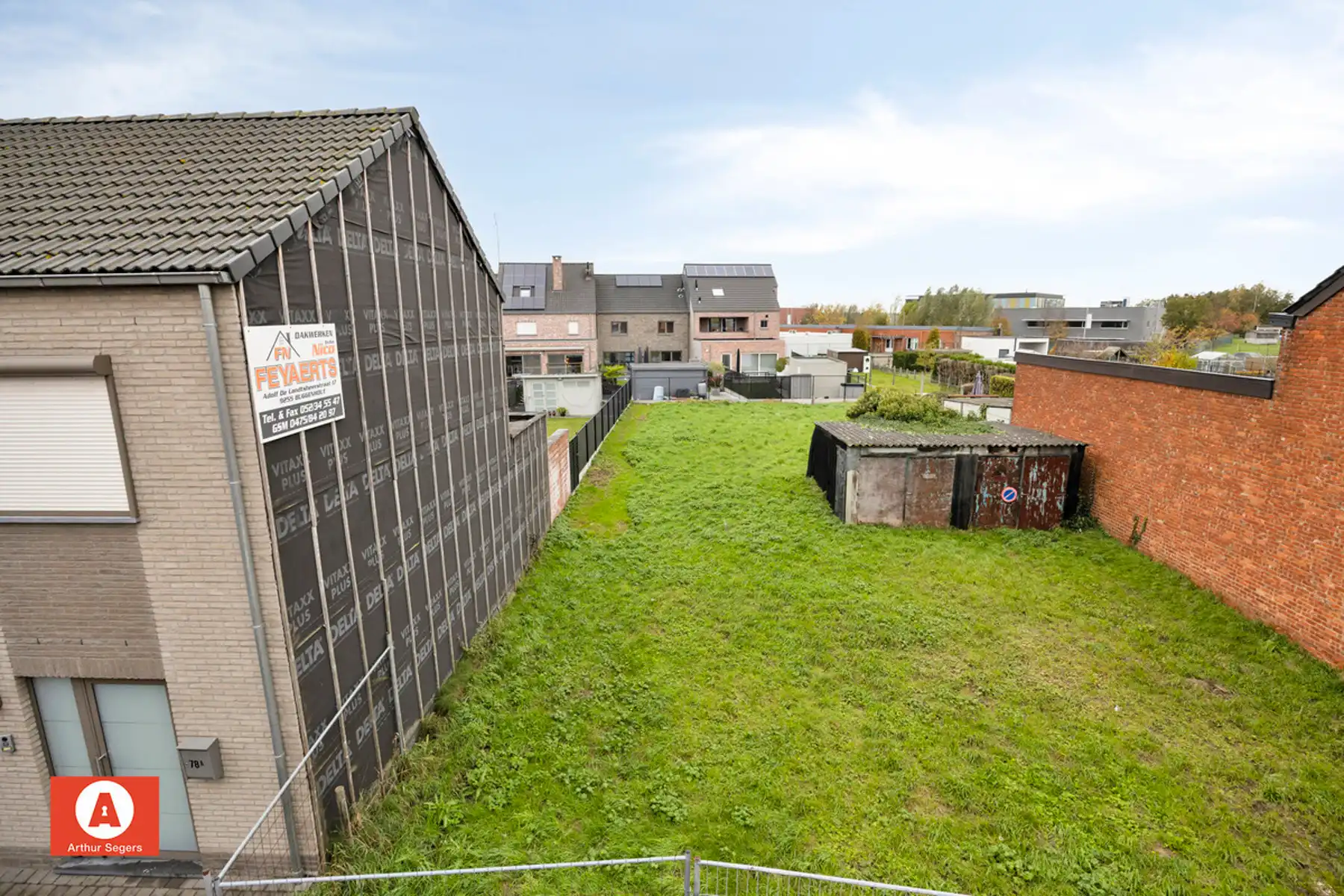 Bouwgrond voor gesloten bebouwing nabij centrum Buggenhout foto {{pictureIndex}}