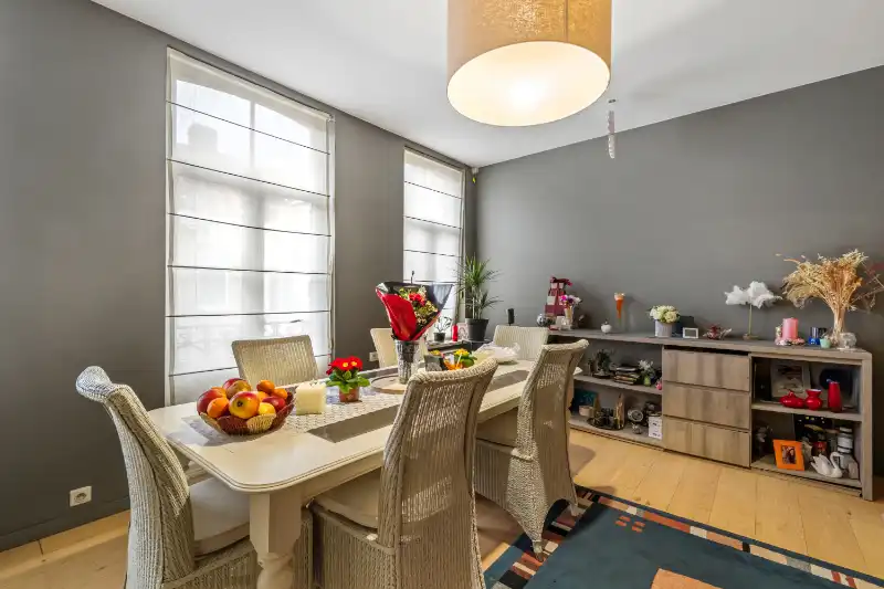 Roeselare-stadskern. Polyvalente BURGERWONING / HANDELSHUIS in 2 delen :  exclusief commercieel pand gelijkvloers met tuin en uniek triplex appartement met 2-3 slaapkamers. Verhuurd met mooi rendement ! foto 5