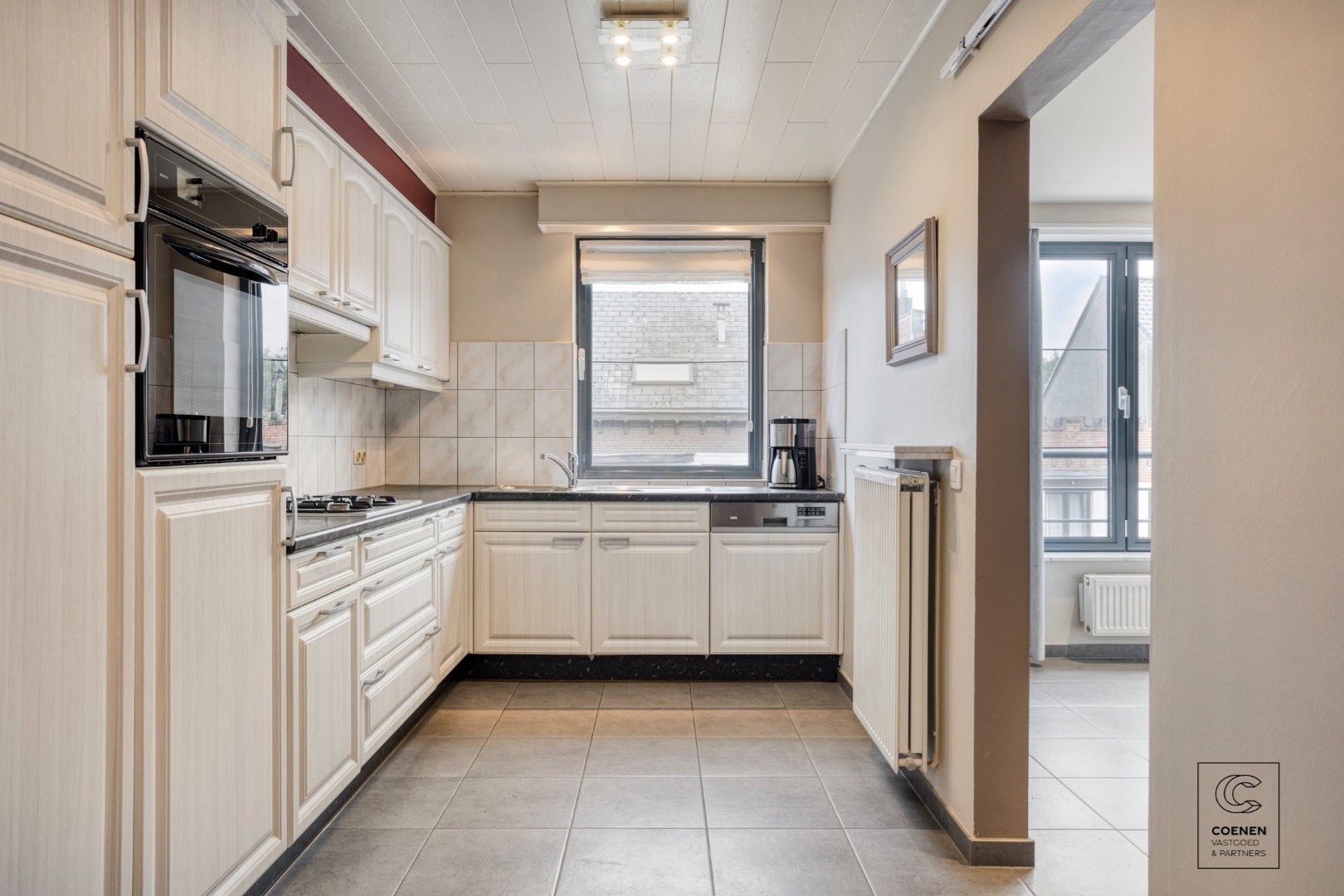 Instapklaar appartement van 124 m², 3 slpk's en terras op een toplocatie te Kontich! foto 6