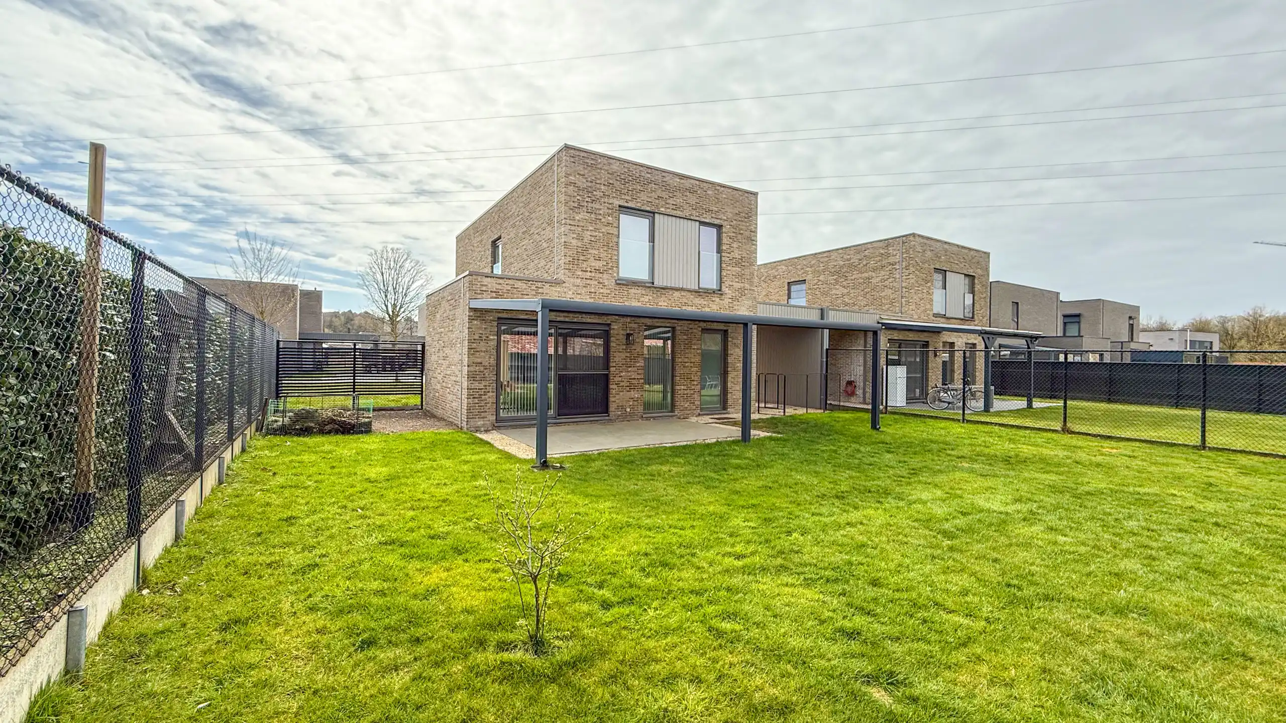 Instapklare energiezuinige woning (2020) met tuin en carport foto 58