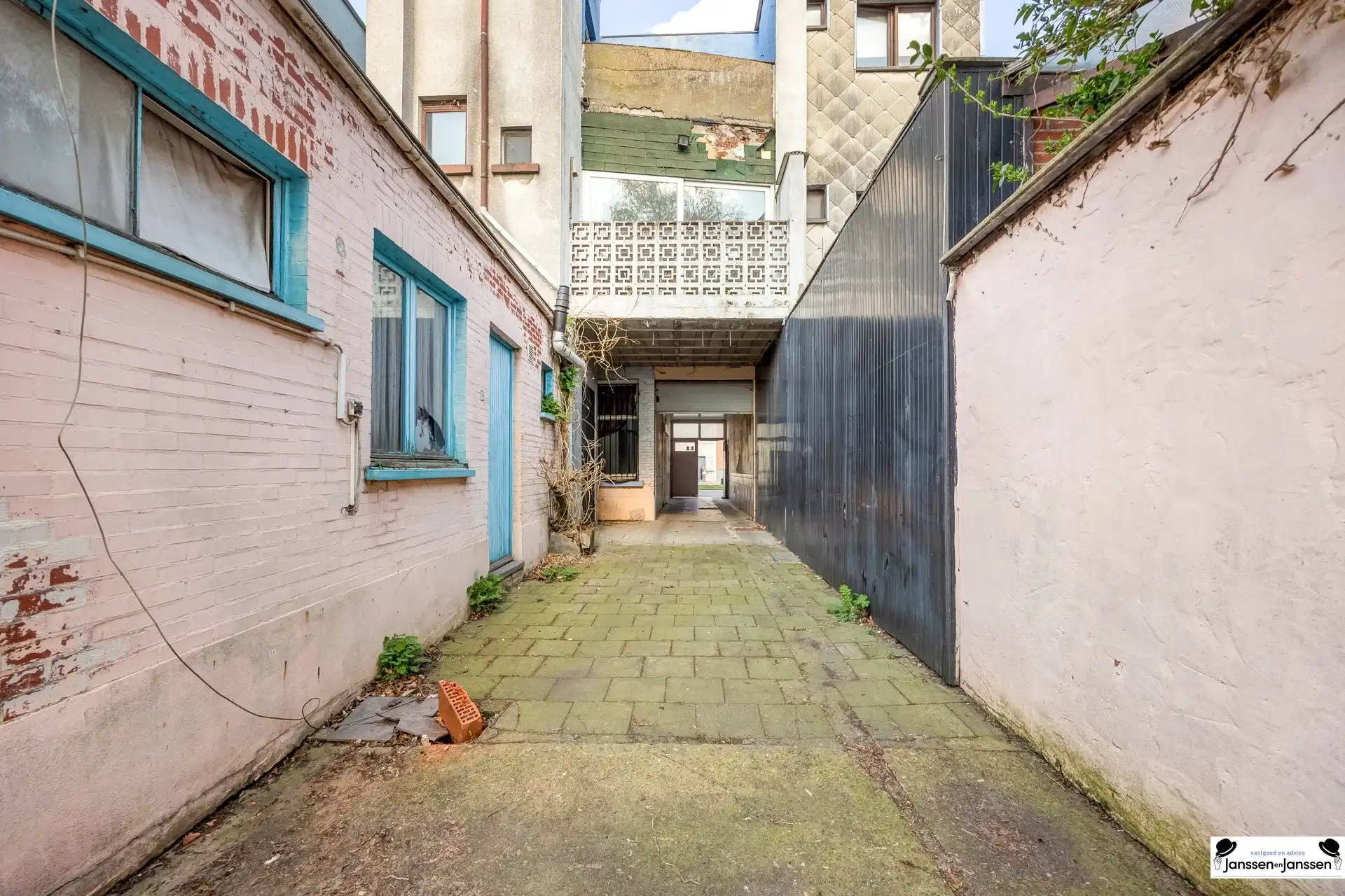 Te koop: Opbrengsteigendom op centrale locatie in Merksem! foto 25