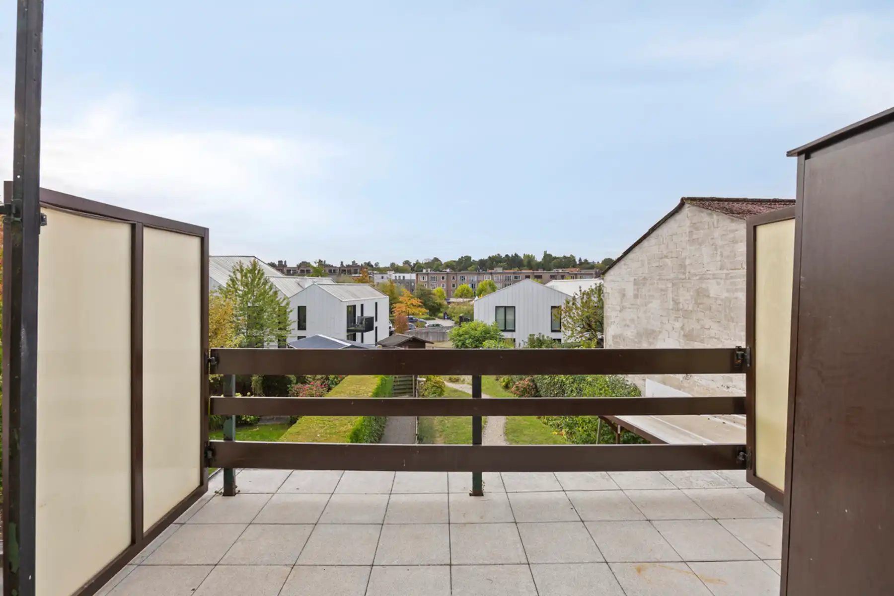 Appartementsgebouw met 5 app en achterliggende garages foto 15