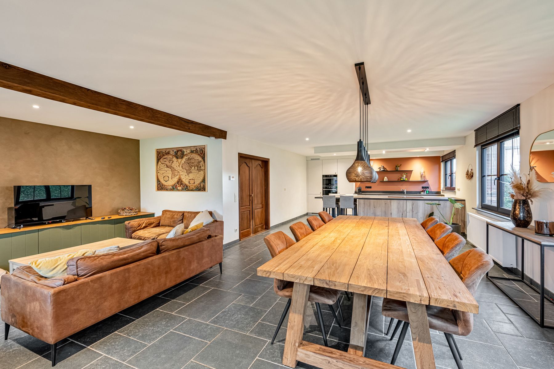 Gerenoveerde open bebouwing te koop in Moerbeke met 4 slpks foto 4