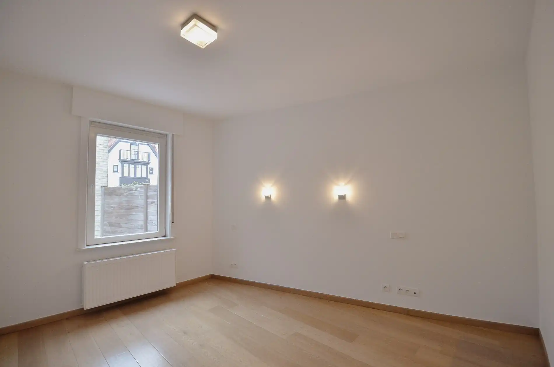 Ruime woning met ruime terrassen en een inpandige garage gelegen nabij de keuvelhoekstraat. foto 9
