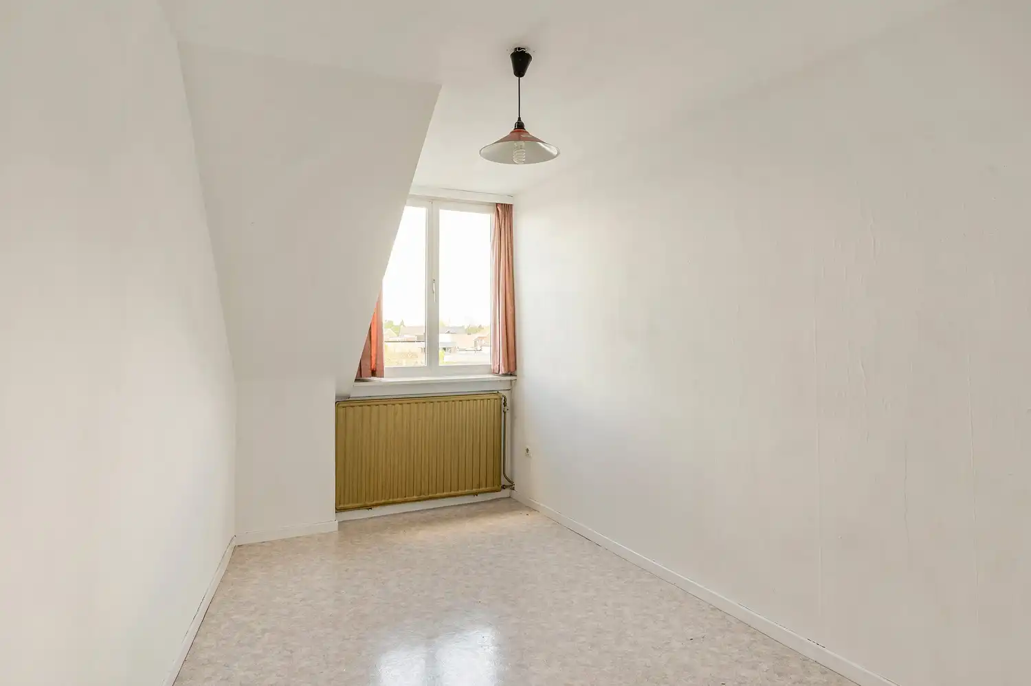TE KOOP – Bel-étage woning op toplocatie in Berlaar. foto 24