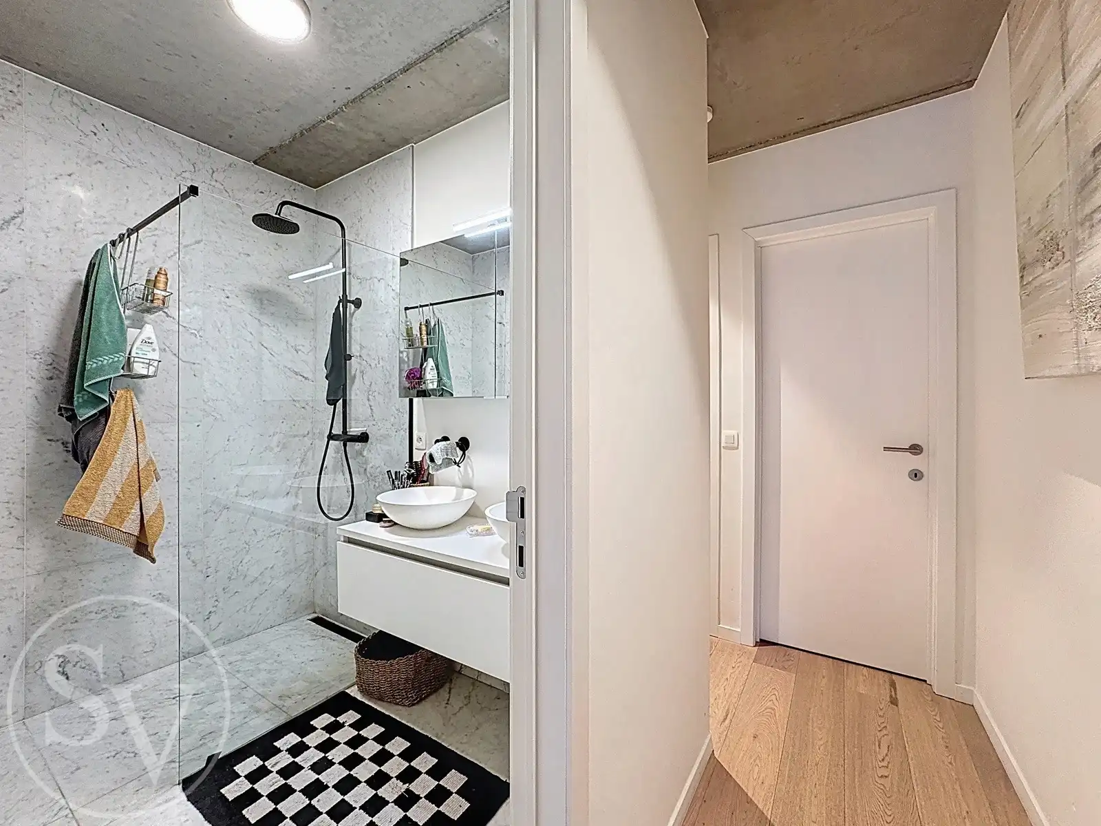 Jong, energiezuinig app (EPC A) met terras. foto 8