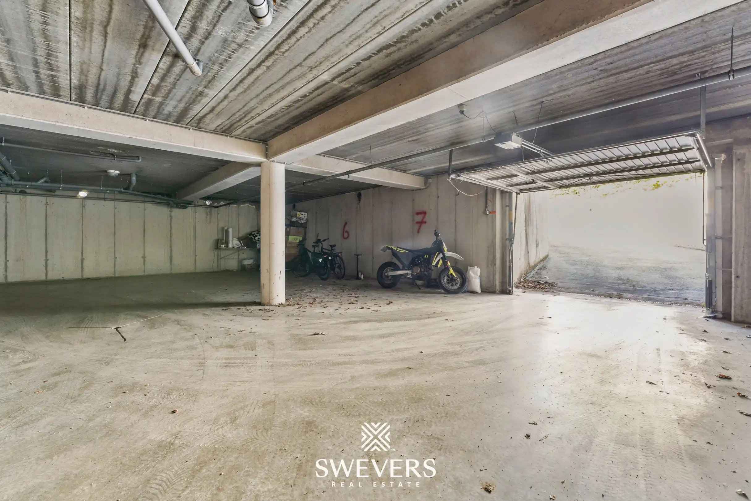 Instapklare gelijkvloerse studio met aparte slaapkamer, terras en parking in Geel foto 19