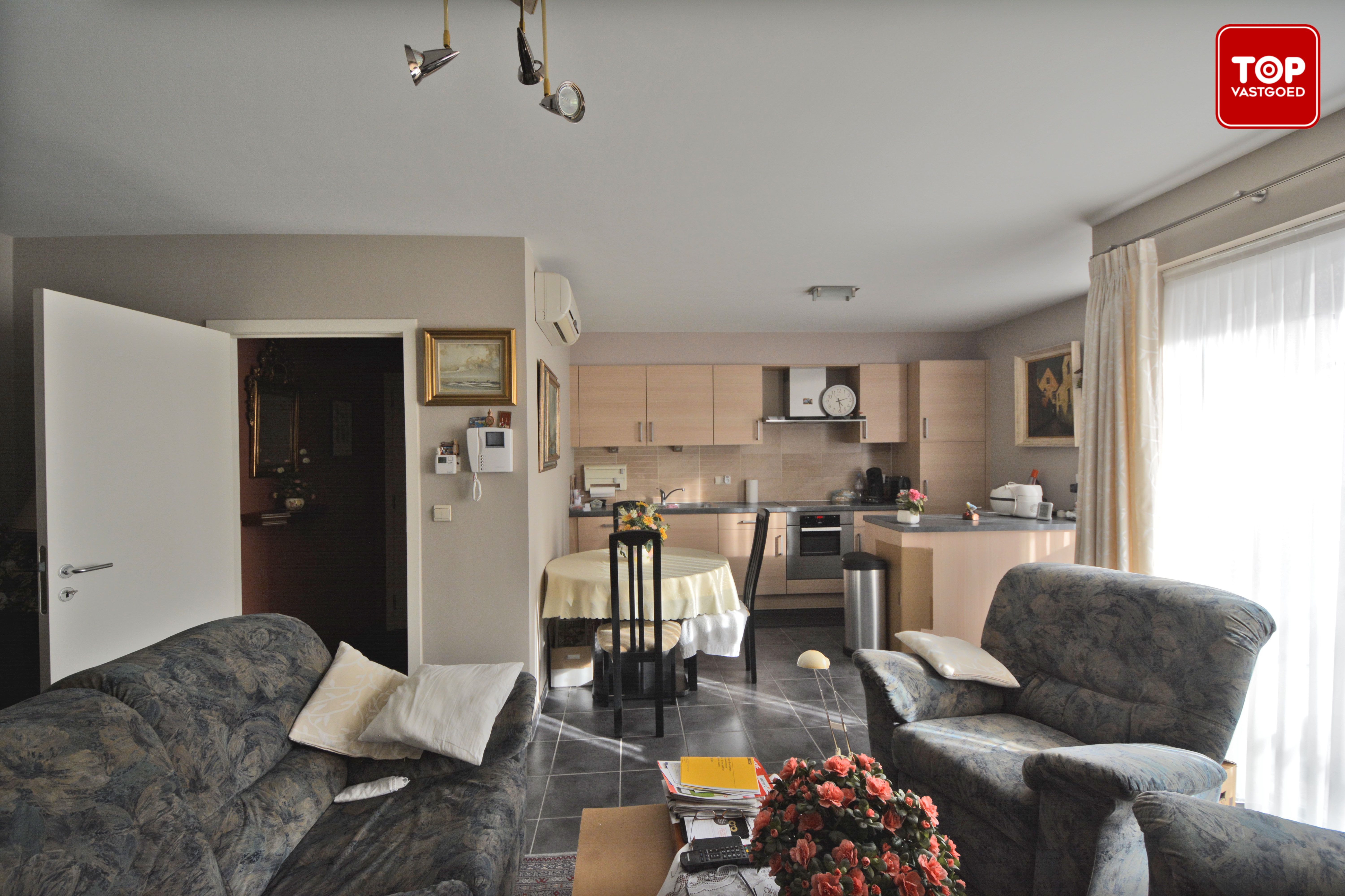 Instapklaar 2-slaapkamer appartement te Wondelgem. foto 2
