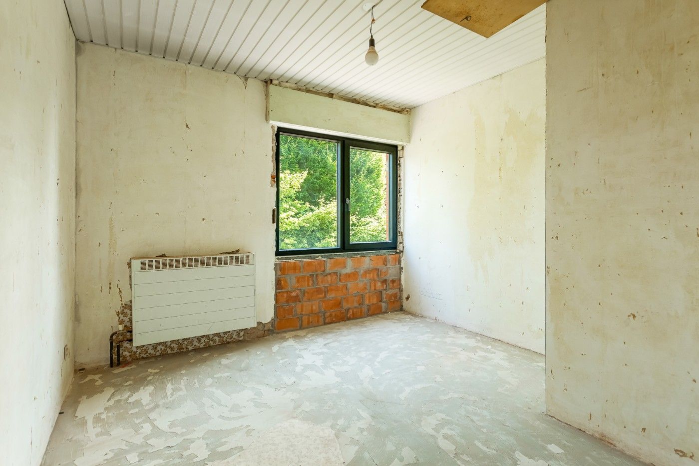 Verrassend ruime, te renoveren HOB met 5 slpk., garage/loods en tuin foto 18