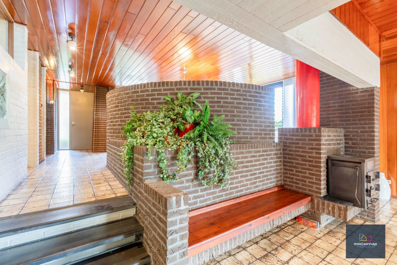 Architecturale woning op een rustige ligging foto 13