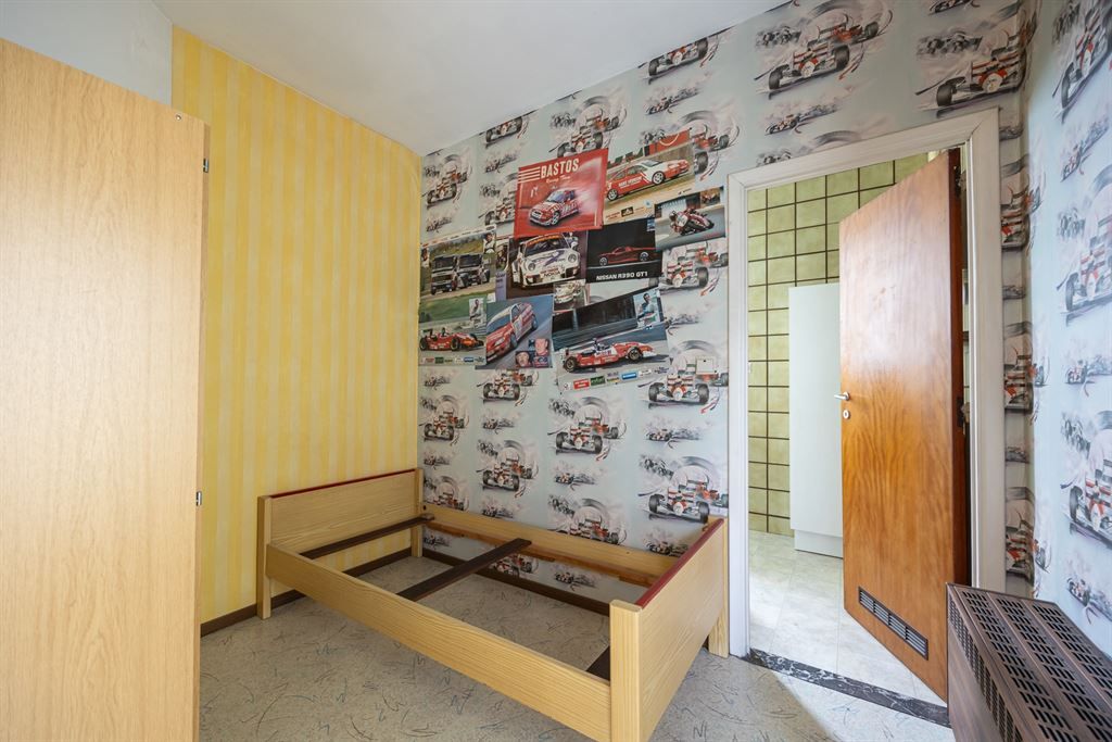 Zeer ruime, te renoveren woning met tuin foto 24