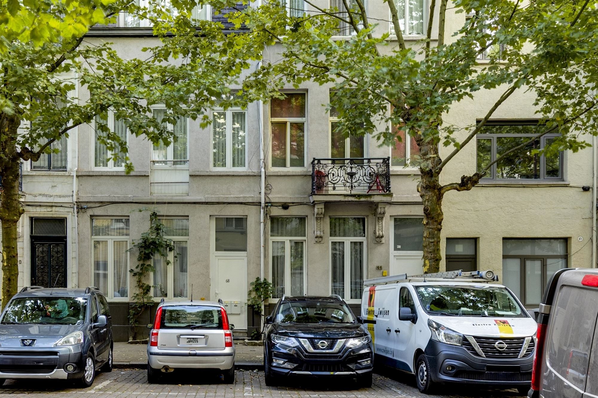 Hoofdfoto van de publicatie: Woning opgedeeld in 4 verhuurde appartementen