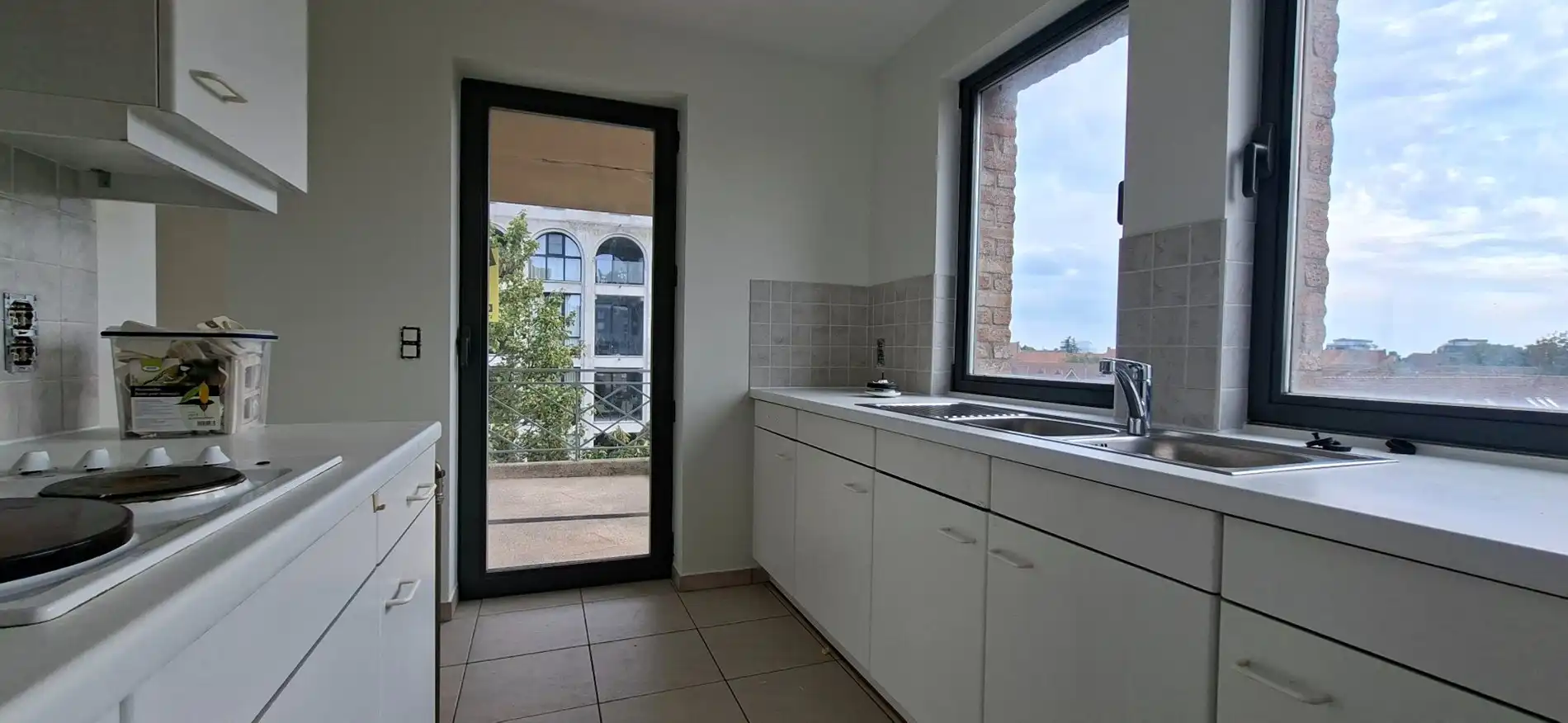 Centraal gelegen 2 kamer appartement met garage. foto 5