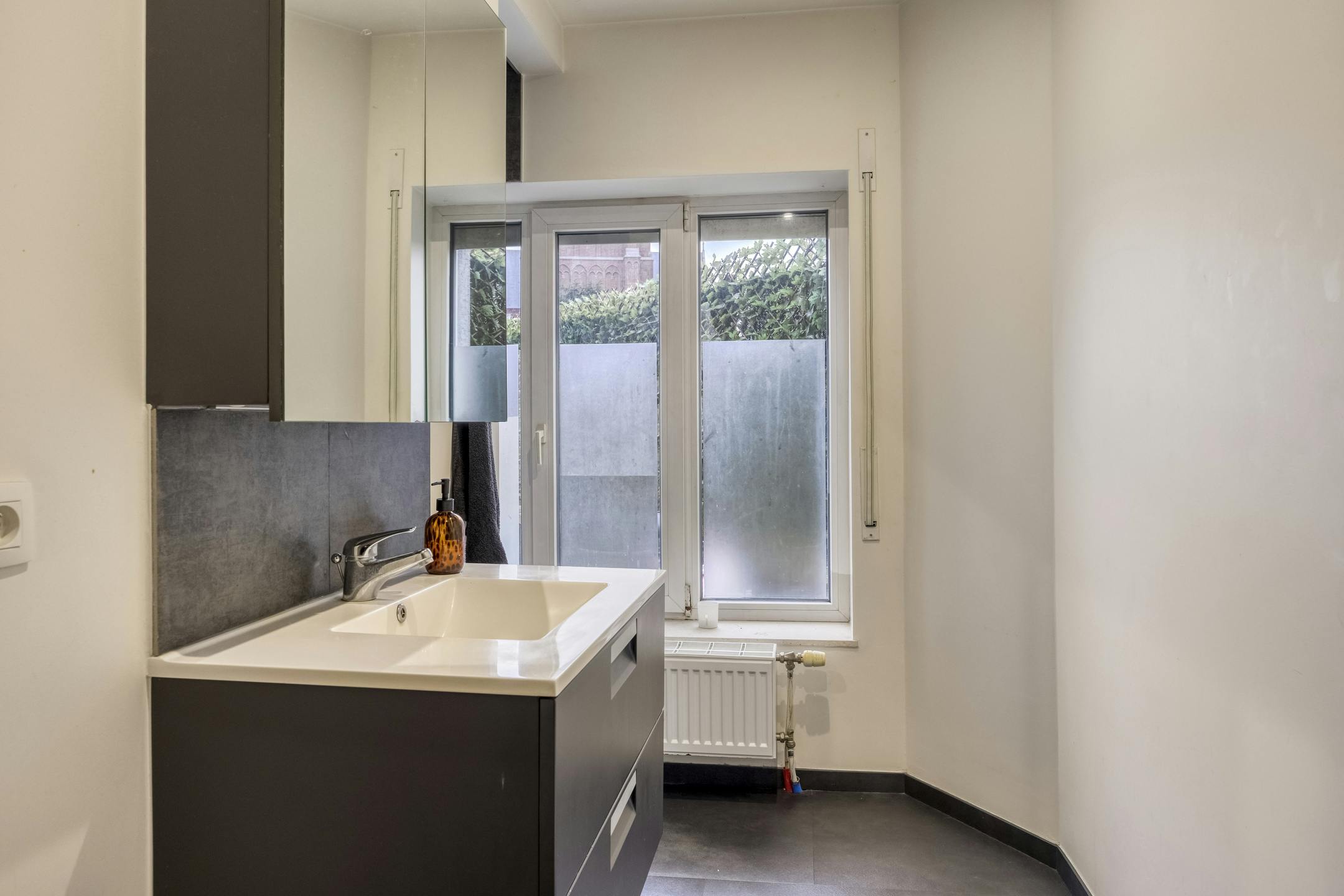 Opbrengsteigendom te koop in centrum van Eeklo foto 13