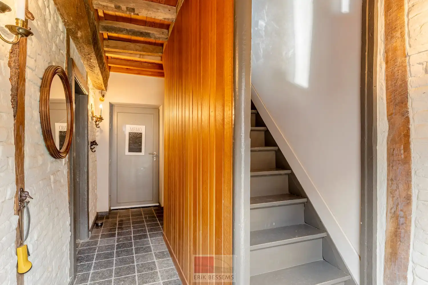 Een zeer karaktervol woonerf van maar liefst 3996 m² met bijzondere uitstraling, bestaande uit een prachtige hoofdwoning (voormalige schuur en stallen) en een charmant vakwerkhuis. foto 46