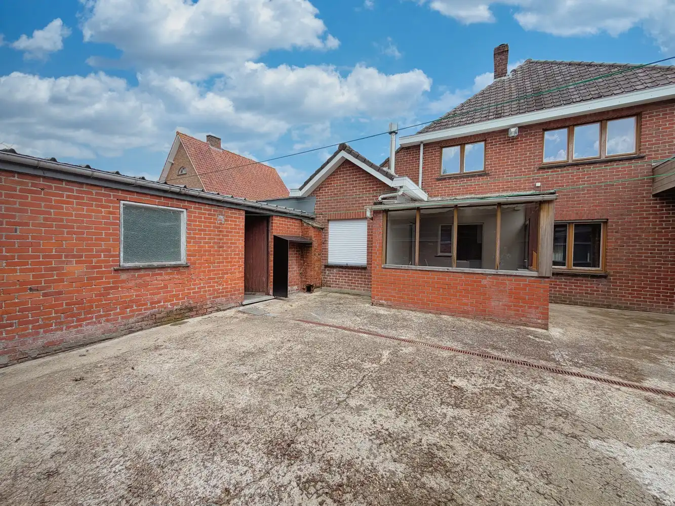 Karaktervolle gezinswoning met zonnig terras + garage foto 14