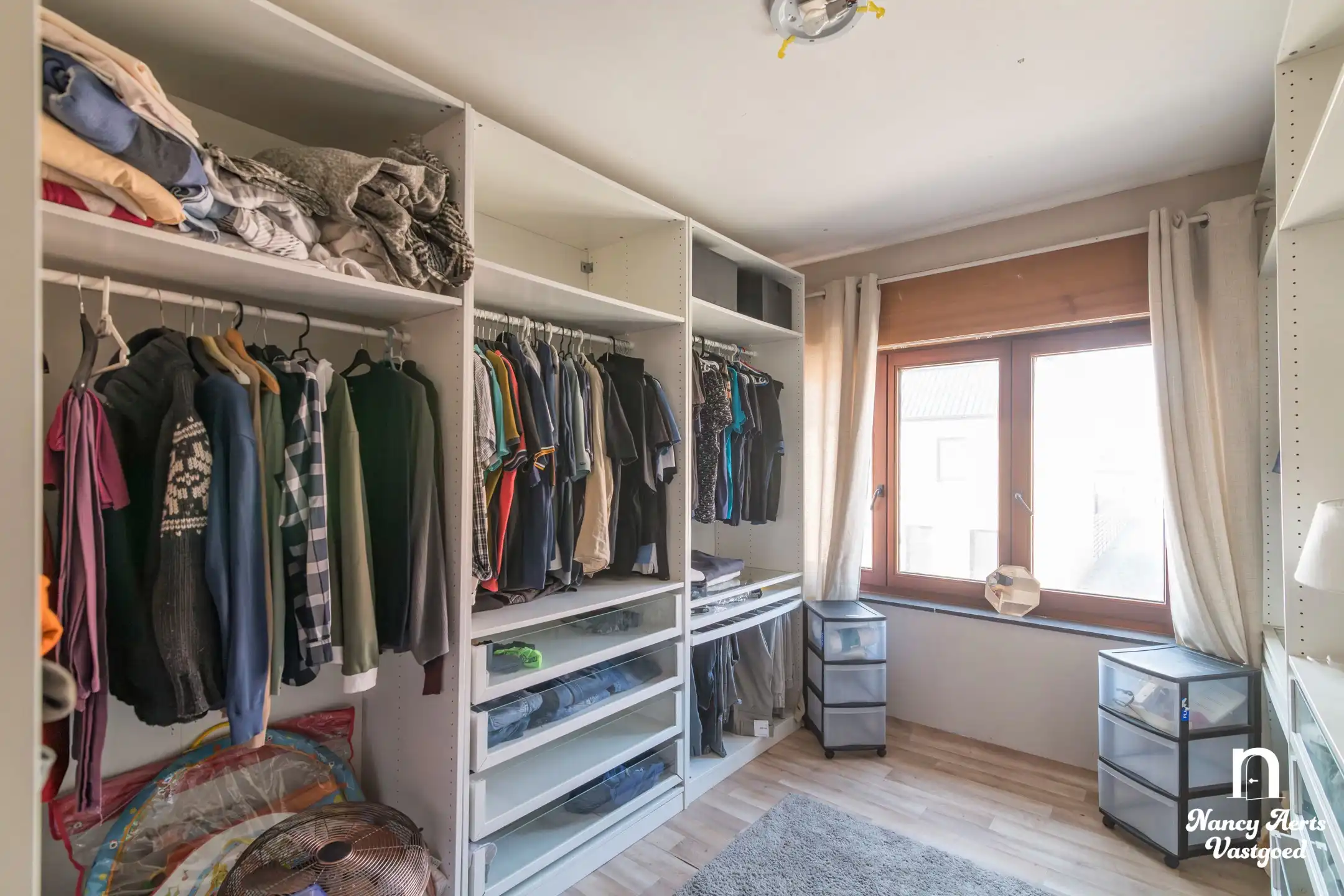 Ruime halfopen woning met tuin en veel potentieel foto 18