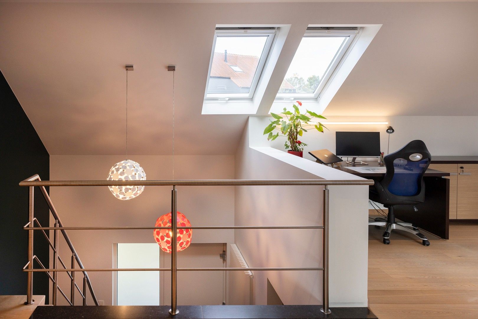 Alleenstaande woning met mogelijke praktijkruimte. foto 10