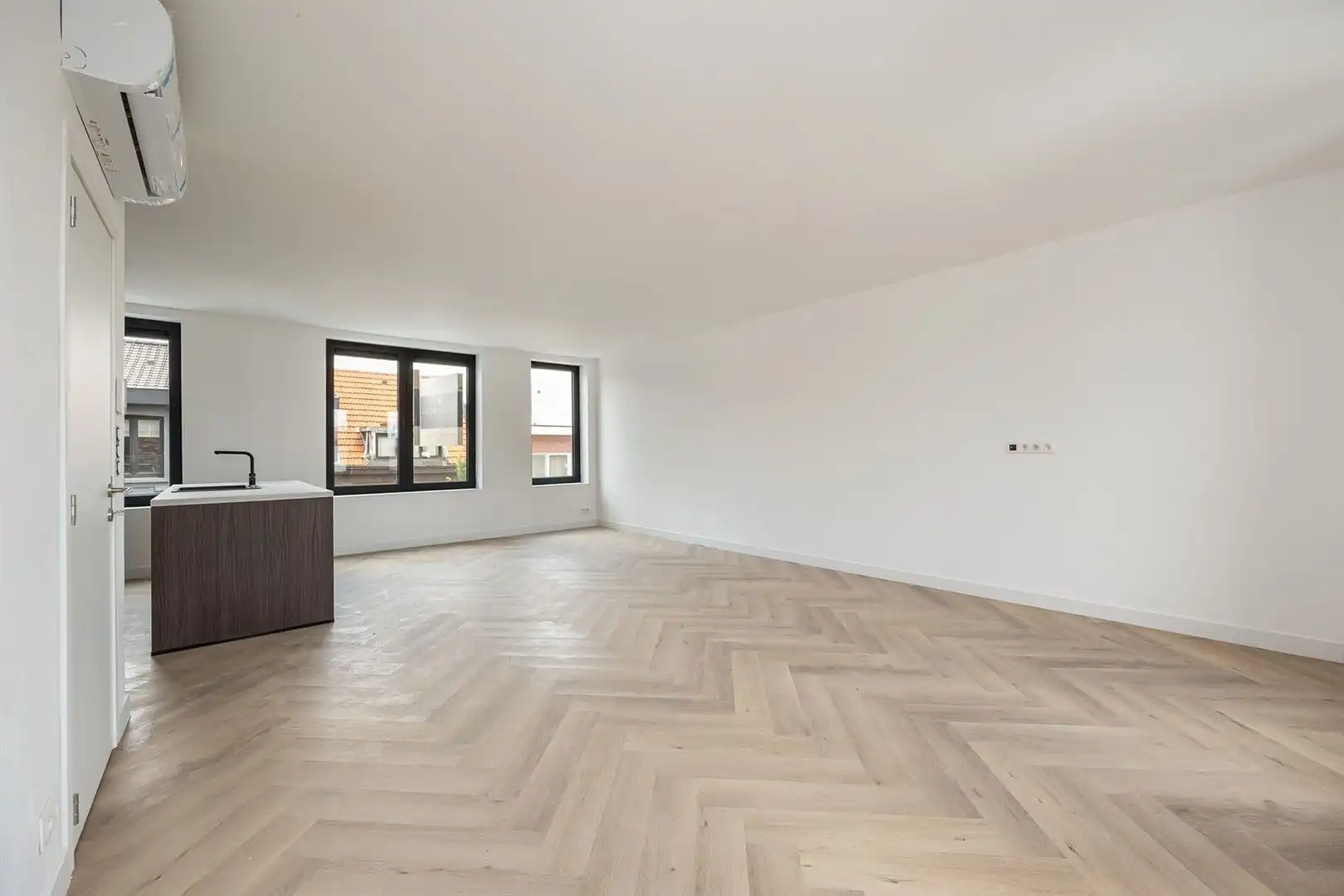 Lichtrijk renovatie appartement met 2 slaapkamers op toplocatie in Merksem foto 16