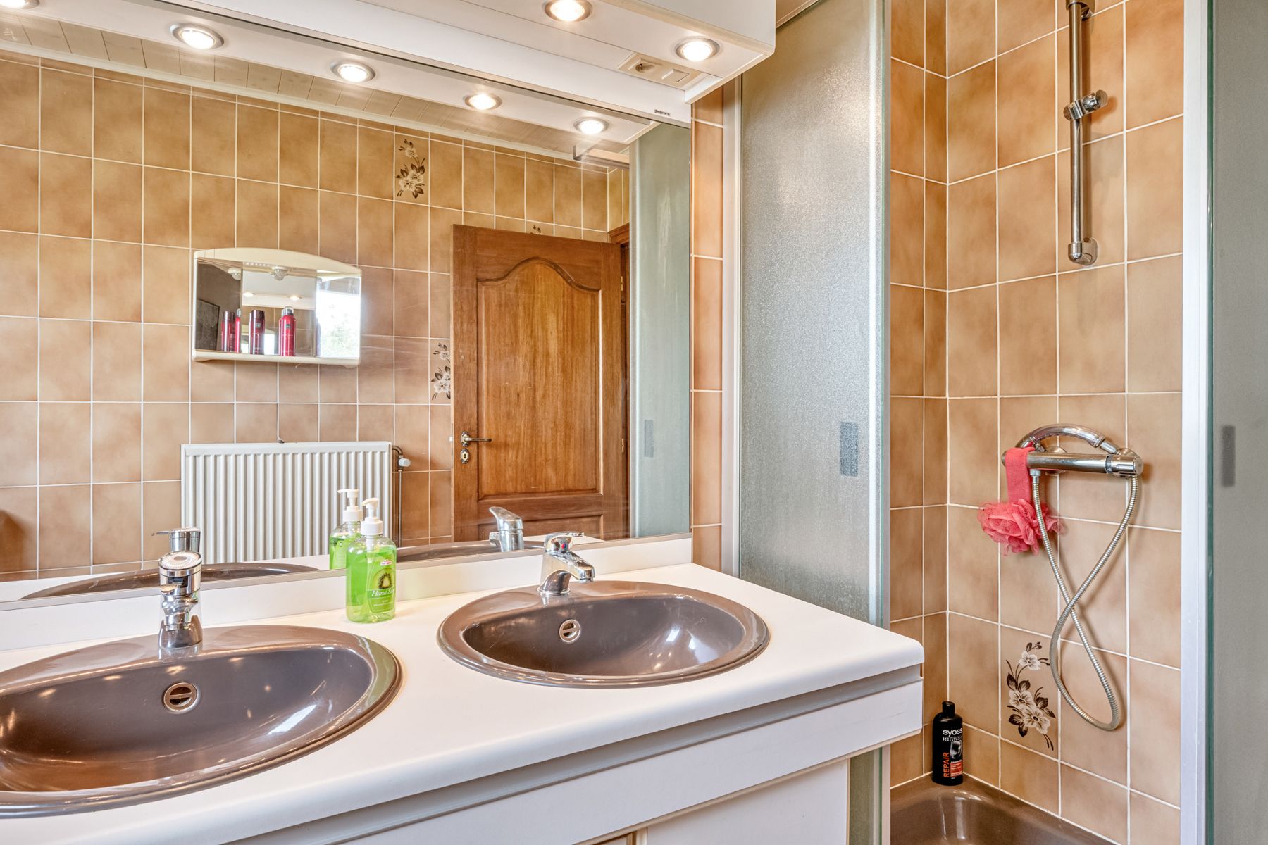 Rustig gelegen bungalow met bijhorende weide, stal en garage foto 21