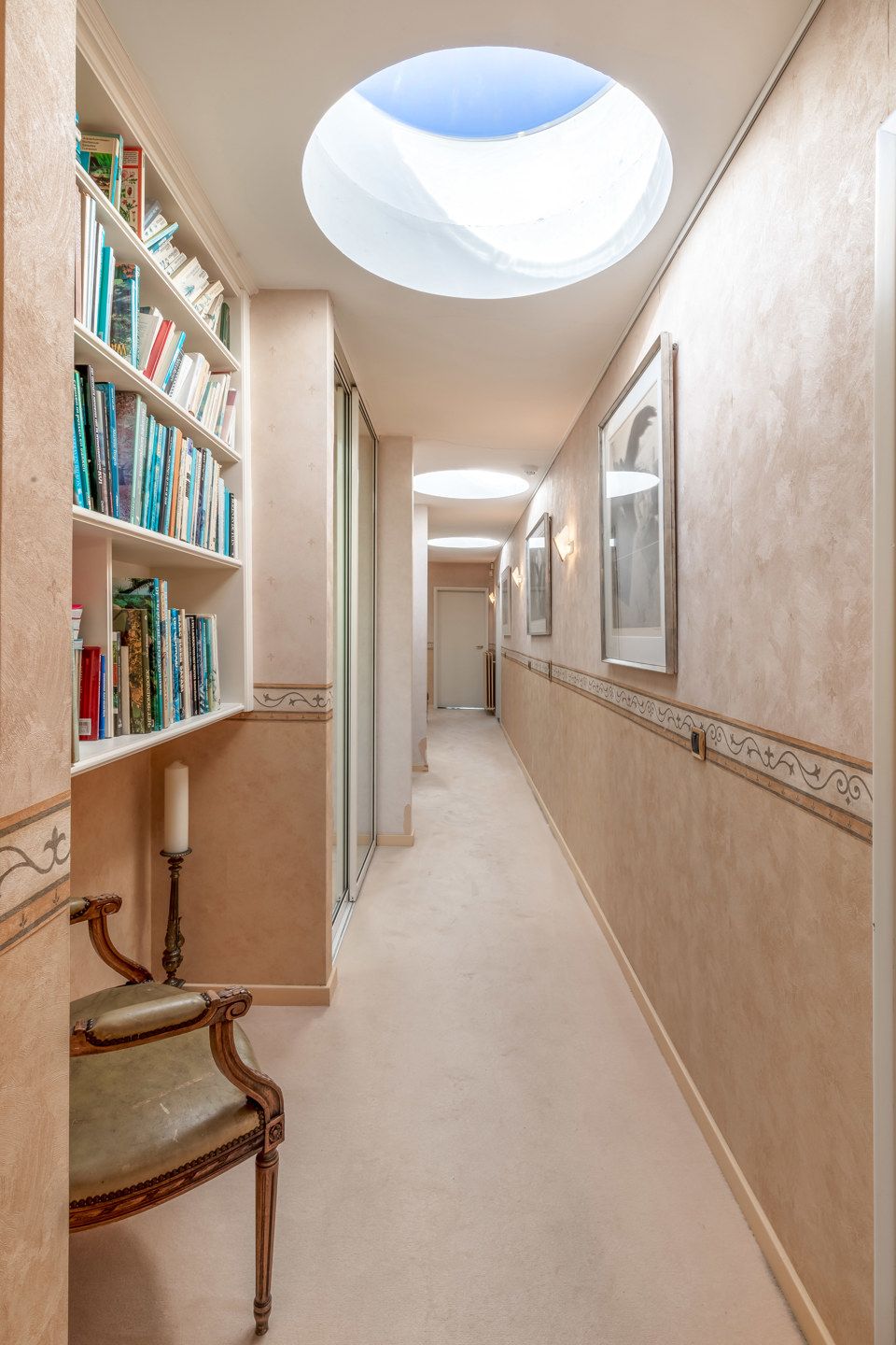 Split level woning op perceel van 2.232m² met veel privacy foto 16