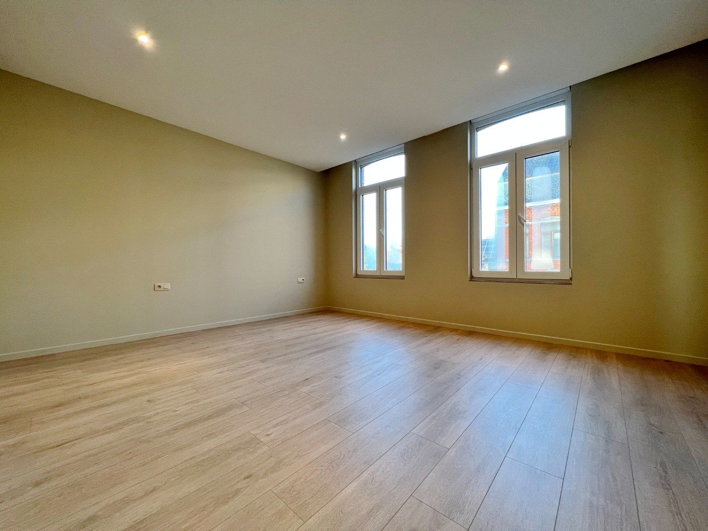 Volledig vernieuwde rijwoning met zonnige tuin en 3 slaapkamers.  foto 8